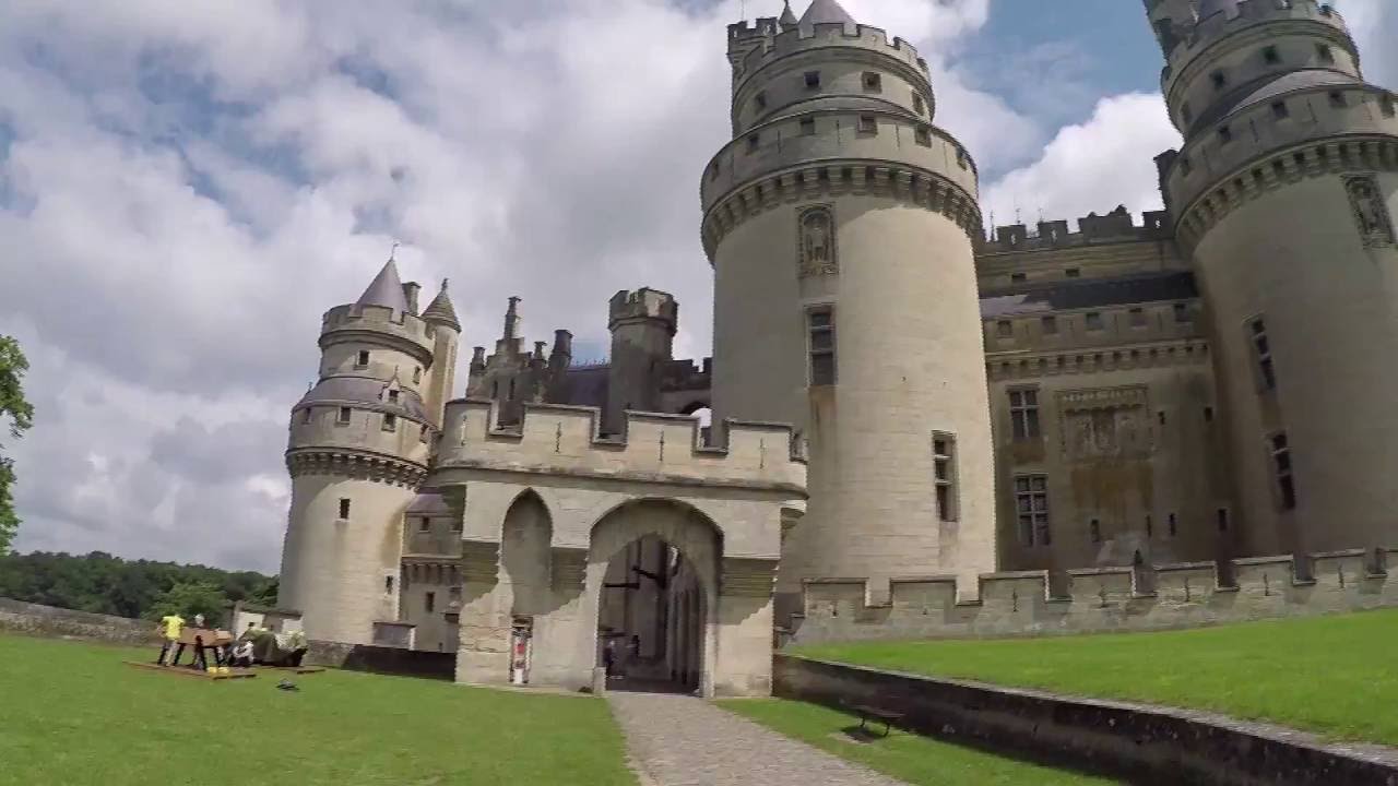 Castillo de Pierrefonds, bello y enigmático de arquitectura gótica