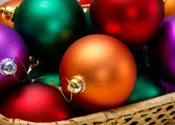 Las esferas navideñas surgen de pueblos con encanto