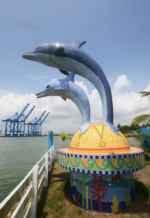 Esculturas junto al Malecón y al río Tuxpan